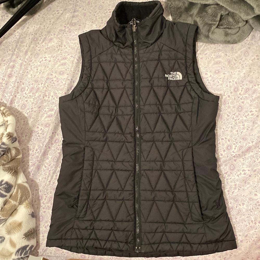 Black women’s northface vest
